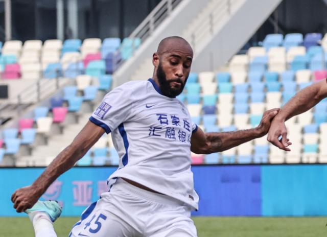 九游体育-强队杀手！坎特战三镇泰山轰7球 泰山遭千场里程悲